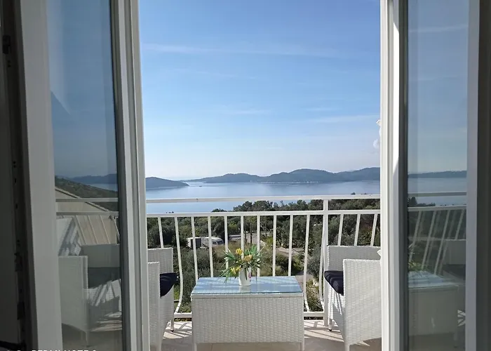 Apartment Lucija With Sea View